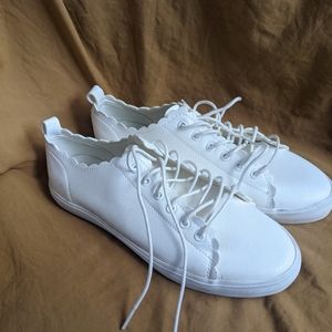 Very Cute White Scalloped Sneakers size 8.5
